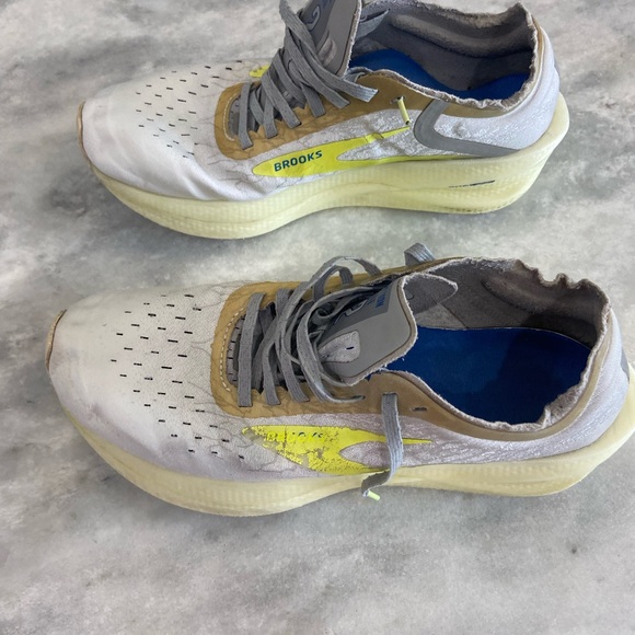 Running shoes - Picture 4 of 5